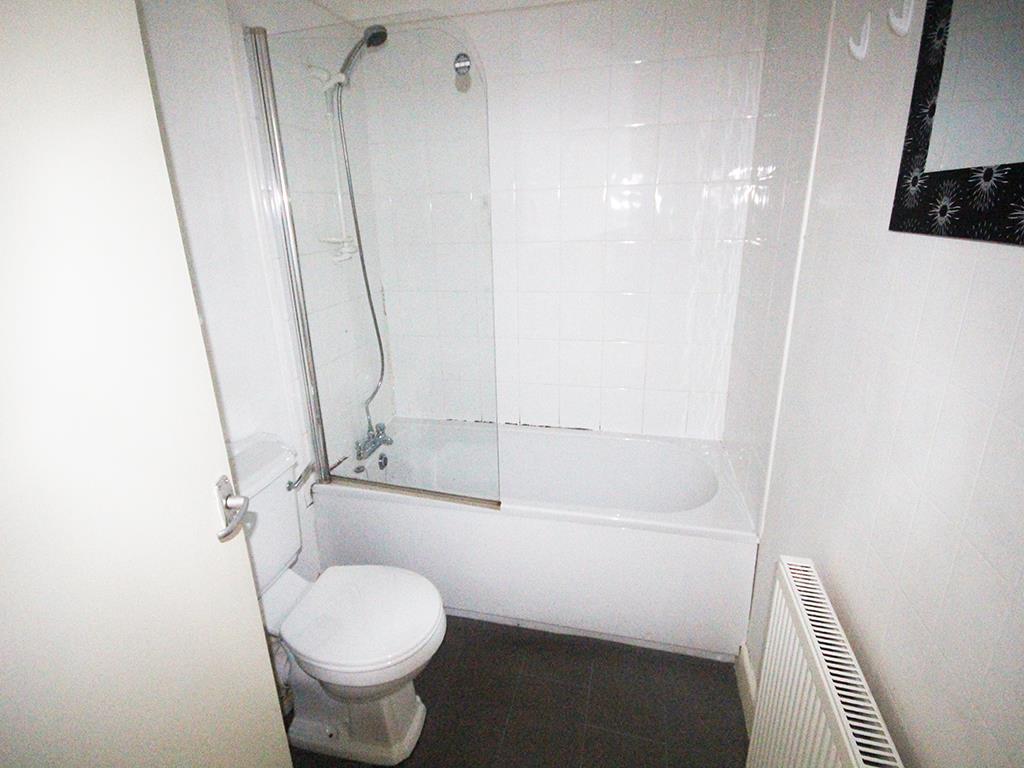 2 bedroom mid terrace house To Let in Barnoldswick - IMG_5540.jpg